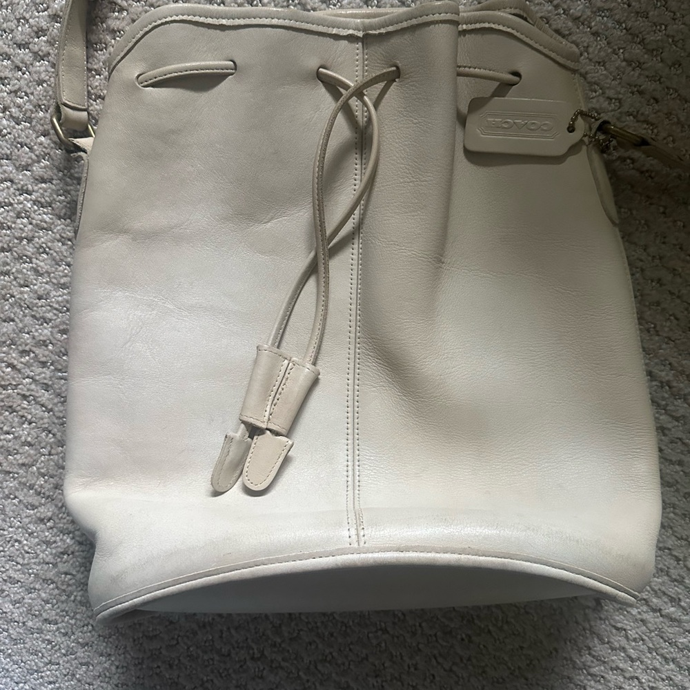 Vintage Coach Off-White Leather Shoulder Bag